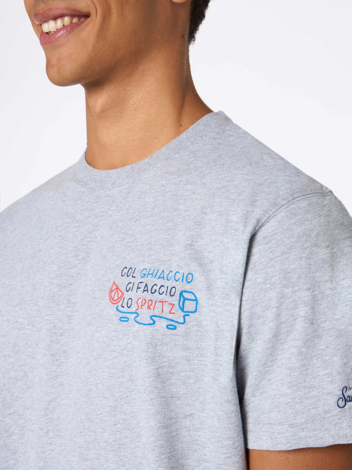 MC2 Saint Barth Man Heavy Cotton T-shirt Arnott With Col Ghiaccio Ci Faccio Lo Spritz Embroidery | INSULTI LUMINOSI SPECIAL EDITION 5 MC2 Saint Barth Man Heavy Cotton T-shirt Arnott With Col Ghiaccio Ci Faccio Lo Spritz Embroidery | INSULTI LUMINOSI SPECIAL EDITION - Image 3