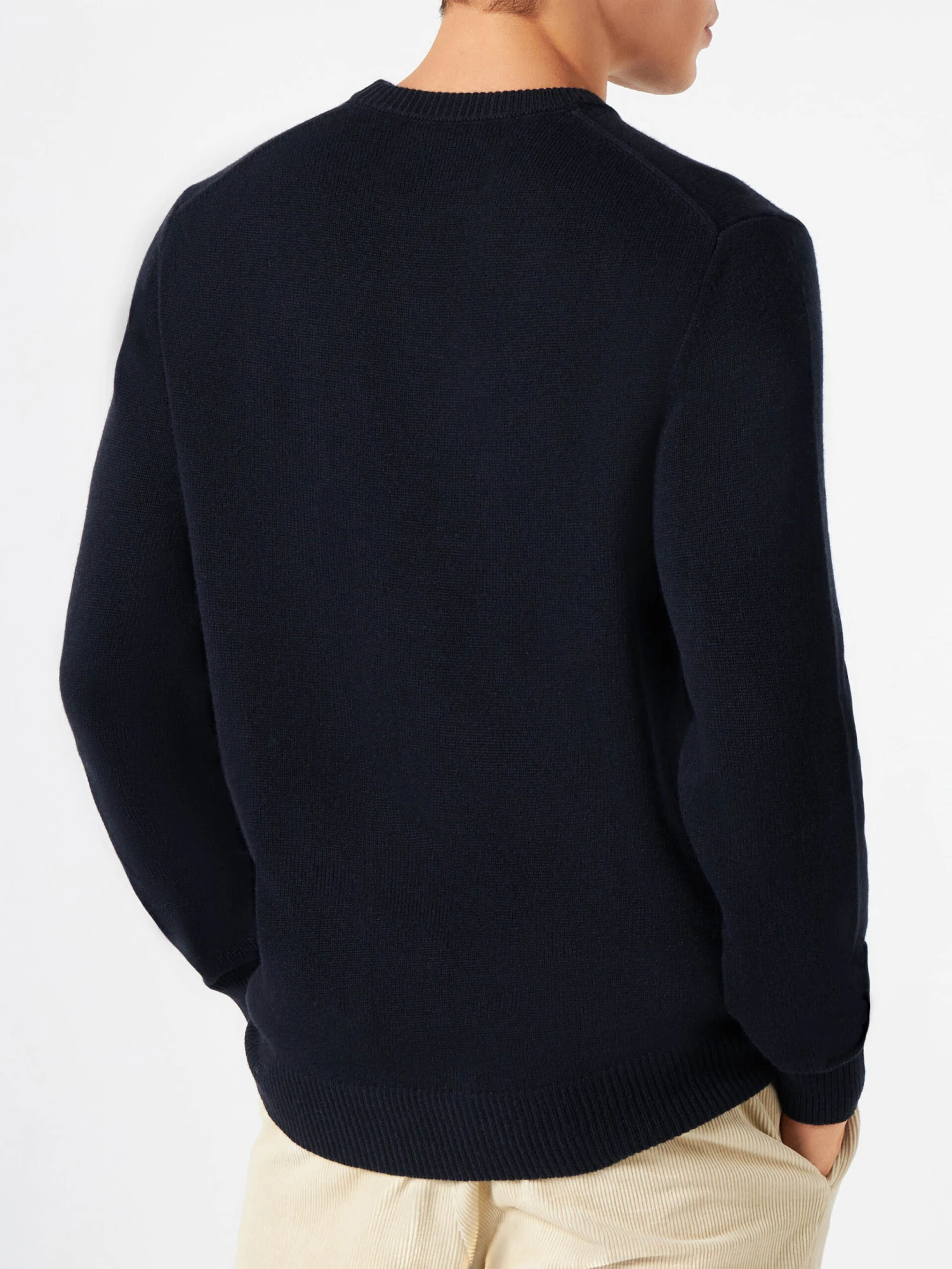 Man Blue Sweater Winter Mood Snoopy Print| SNOOPY - PEANUTS™ SPECIAL EDITION 5 Man Blue Sweater Winter Mood Snoopy Print| SNOOPY - PEANUTS™ SPECIAL EDITION - Image 3